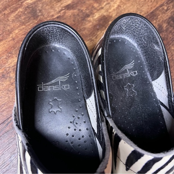 SOLD Dansko professional zebra print clog size 38 or 8 - Picture 4 of 5